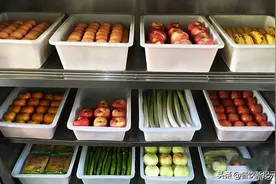 兵哥哥的食堂有多整齐？忍了辣椒和青菜，看到土豆丝实在憋不住了图片