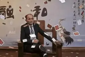 “亚洲赌王”出老千被砍双腿，娇妻卷钱弃他而去，55岁凄惨去世图片