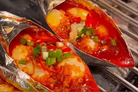 今年夏天，夜市“最火”小吃，10元4个，每晚卖500个，月入2万元图片