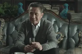 “老戏骨”张志坚的神秘妻子，和他大器晚成的事业路图片