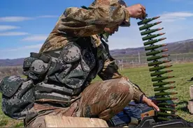 火力全开！直击某团重机枪实弹射击现场图片