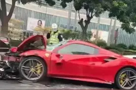 厦门今早一法拉利撞护栏！刚刚，警方通报来了图片