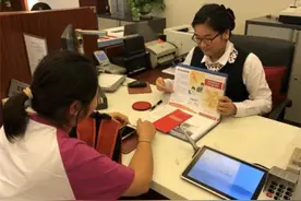 为什么给员工发工资，都要统一办银行卡？原来有这么多“猫腻”图片