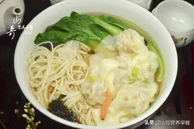 馄饨和挂面一起煮没想到这么好吃，饭店10元一碗，在家里轻松做图片