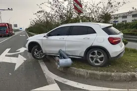 江苏镇江：左拐车道你直行！后果就是这样......图片