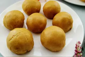 粘玉米面做出的粘豆包，香香甜甜味道好，咬一口都是家乡的味道图片