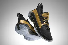 篮球鞋也镀金！库里最新签名战靴UA Curry 7“黑金”配色正式发售图片