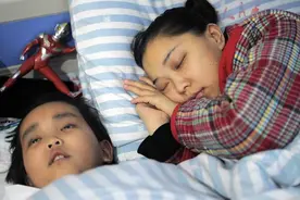 7岁失明小孩重病昏迷危在旦夕，在最后关头却不忘捐器官救妈妈图片