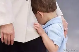 妈妈斥责孩子，孩子却大哭认错：“妈妈，抱抱我”图片