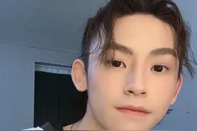 小鬼王琳凯，出道700天的自拍照图片