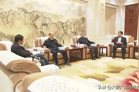 太原：罗清宇与富士康科技集团总经理王城阳举行工作座谈 张新伟出席图片