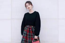 白鹿这次造型真是如诗如画！穿针织衫配格子长裙，是个文艺小姐姐图片