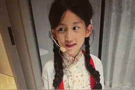 孙莉晒小女儿cos云之凡，妹妹穿旗袍戴发套气质佳，长相神似黄磊图片