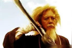 峨眉派有一件更厉害的兵器，灭绝师太眼力不济，结果选择了倚天剑图片
