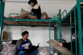 为啥大学生进宿舍都抢着住“上铺”？答案显而易见，学生党要知道图片