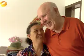 八旬美国教授，情定中国老太，相差17岁，却幸福得像花儿一样图片