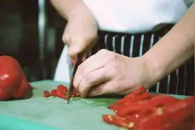 切辣椒怕被辣手？这个解决方法很有效图片