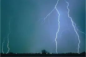 南昌：雷雨即将来袭图片
