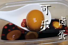 鸡蛋中加入可乐，没想到比茶叶蛋还好吃，咸香回甜，好吃不腻图片