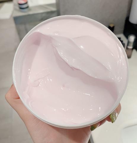 蓝色瓶身带香水味的身体乳