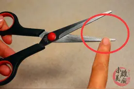 剪刀不管有多钝，只用一个易拉罐，马上锋利如新，赶紧回家试试图片