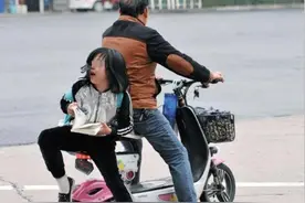 “禁摩限电”遭妈妈质问：我该怎么去接娃？专家的建议很有趣图片