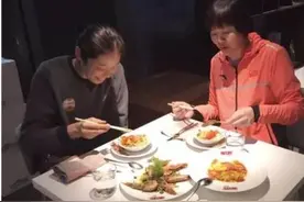 中国女排朱婷的2017：折戟半决赛，郎导暖心观战，登顶欧冠留名图片
