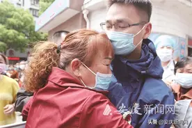 最早出征的白衣战士回家了 安庆市58名援助湖北医务人员全部平安归来图片