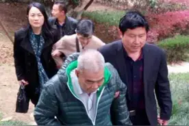 许民庆“错认”父亲，53岁被陌生人告知：你是开国元勋的儿子图片