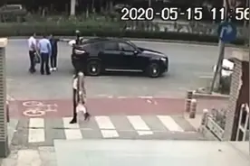 警探号｜车辆剐蹭起争执 一人掏出40厘米大刀被铁警夺下图片
