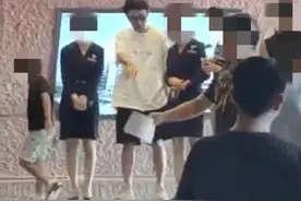 王思聪现身售楼处，绯闻女友全程跟随，才分手就为新欢买房？图片