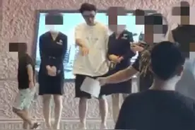 王思聪现身售楼处，绯闻女友全程跟随，才分手就为新欢买房？图片