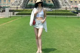 澳门巴黎铁塔拍摄角度在黎人的对面的一个公园图片