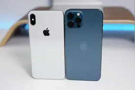 iPhoneXSMax和iPhone12ProMax真机对比图片