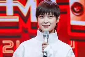 央视春晚五大亮点：虚拟歌手洛天依登场，薇娅变魔术，李宇春走秀图片
