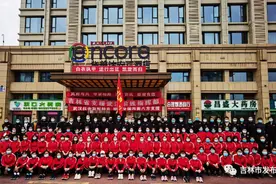 今天，英雄归来！吉林市支援湖北医疗队部分医务人员返吉图片