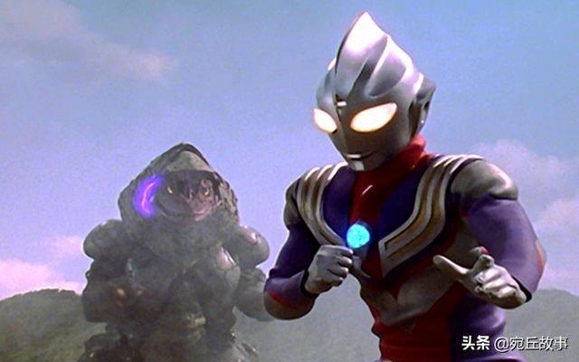 欧布奥特曼打败伽古拉，与加坦杰厄实力五五开，为什么打不过迪迦