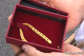 盘锦13岁少女偷卖母亲金饰，家长质疑金店！店方：看不出是未成年…图片