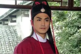 为完成学业做搬尸工，学成归来进军演艺圈的何家劲，如今身家上亿图片