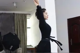 仙气续集！古力娜扎为新剧练舞，裙摆摇曳纤手轻旋绝美图片