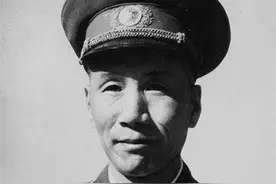 他是我军第一任特种兵司令，毛主席接见他时，不舍得让他走图片