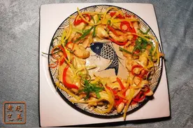 水果酸香令鸡柳又滑又嫩，别致造型更突显美食美味图片