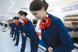 飞机上的秘密服务，只要你开口了，空姐都不会拒绝图片