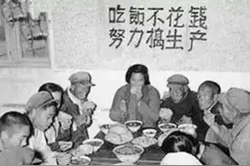 老照片：人民公社食堂最早的大锅饭；吃饭不要钱，努力搞生产图片