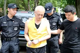 央视点名“土皇帝”黄鸿发：背靠109把保护伞，30年蛮横敛财20个亿图片
