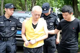 央视点名“土皇帝”黄鸿发：背靠109把保护伞，30年蛮横敛财20个亿图片