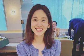 刘强东事件3年后，28岁奶茶妹妹章泽天的聪明让人刮目相看图片