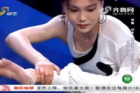 柔术表演得就像仙子一样，好飘逸！下台时姜桂成老师依依不舍图片