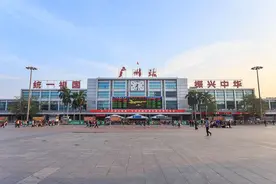 令人热血沸腾的两大火车站，广州站和长沙站，到底有何神奇之处图片