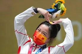 奥运冠军拿双金后飘了？模仿美国说唱歌手，接广告只为卧床母亲图片